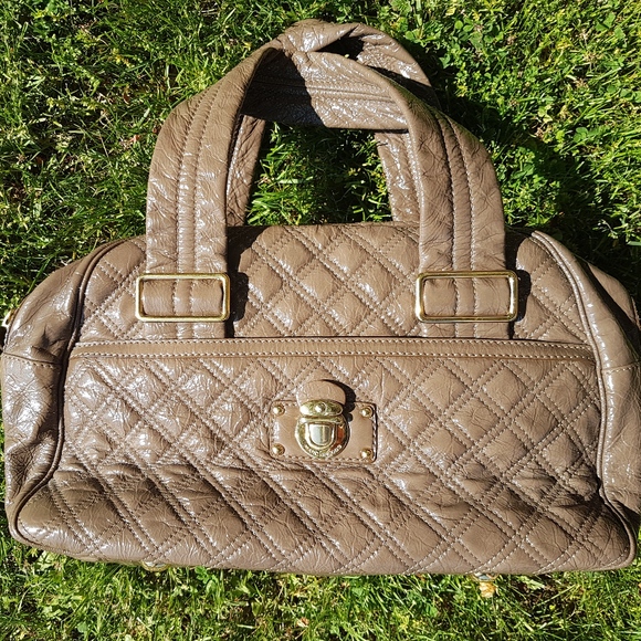 💄TAKE IT SALE💋 Marc Jacobs Quilted Bowler Taupe - Picture 1 of 6
